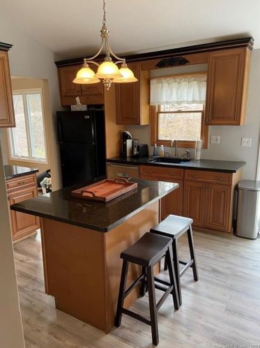 19 Dodge Dr, Huntington CT  06484-1723 exterior