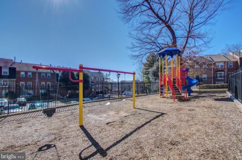 3829 Chesterwood Dr, Silver Spring MD 20906-2862 exterior