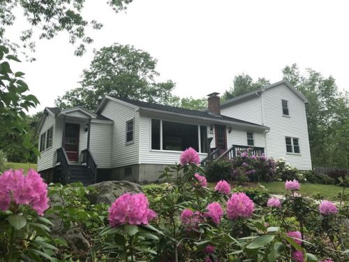 52 Brooks Rd, Barrington, NH 03825-4003