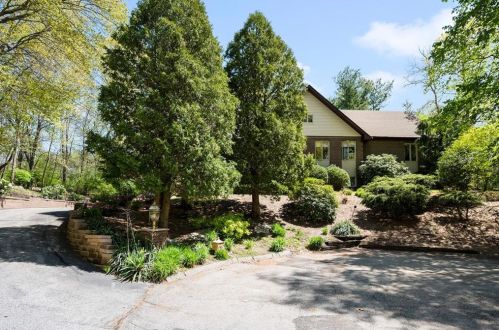 41 Sweet Hill Dr, Providence, RI 02919-2244