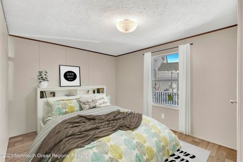 50 Ruth St, Hazlet, NJ 07730-1555