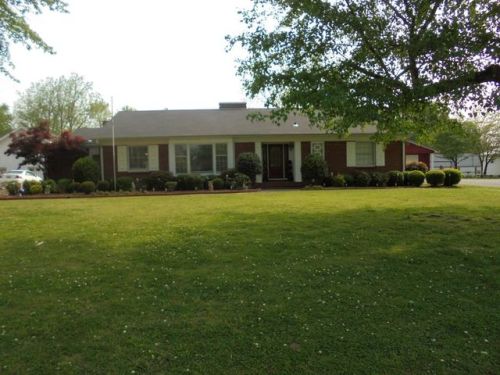 5610 Main St, Trezevant, TN 38258-2516