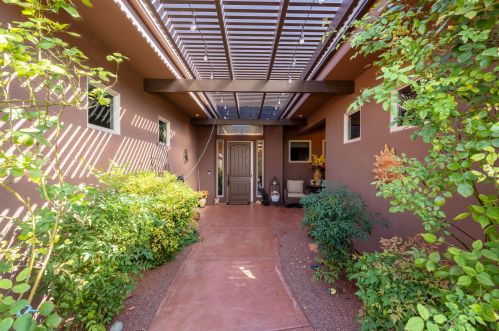 90 Brokenstone Trl, Kayenta UT 84738-6575 exterior