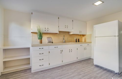 447 Girard St, San Francisco CA 94134-2109 exterior