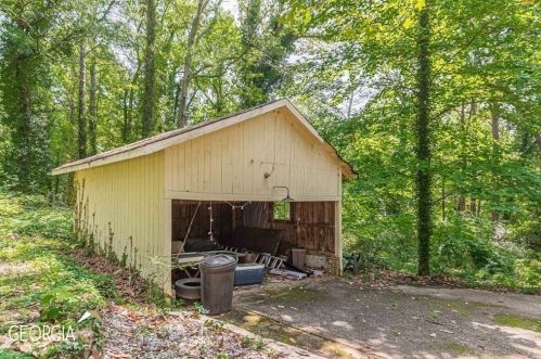 3314 Harris Dr, Atlanta GA  30337-1005 exterior