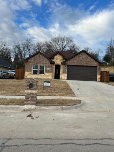 2735 17th St, Fort Worth, TX 76106-5008