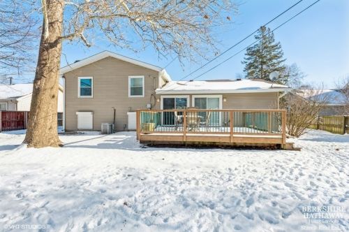 440 Hiawatha Dr, Carol Stream, IL 60188-1612
