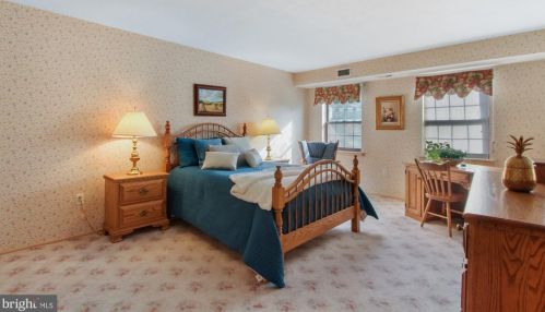 38 Valleybrook Dr, Lancaster PA  17601-4617 exterior