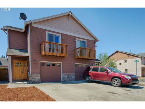 704 King Dr, Rainier, OR 97048-2651