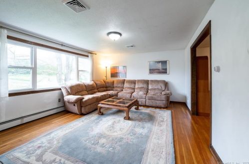 155 Alexander Dr, Cheshire, CT 06410-1902