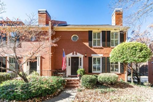 804 Defoors Mill Cir, Atlanta, GA 30318-2372