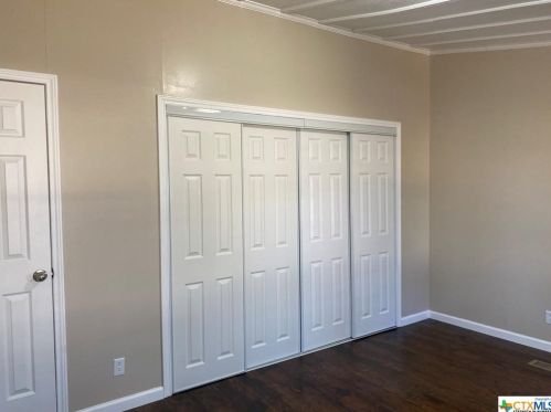 401 Troell St, Seguin TX 78155-7241 exterior