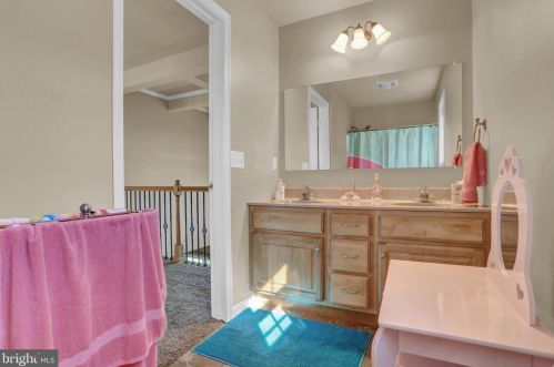 1443 Farm Cross Way, York PA  17408-8537 exterior