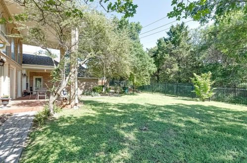 2212 Vly Vw Dr, Cedar Hill TX 75104-6712 exterior