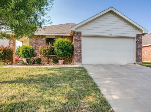 5525 Parkview Hills Ln, Fort Worth TX  76179-6711 exterior