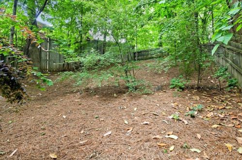 800 Lake Summit Dr, Atlanta GA  30342-1975 exterior