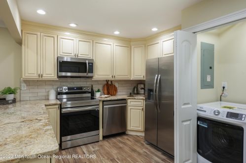 20 Lexington Ct, Tinton Falls NJ 07701-5467 exterior