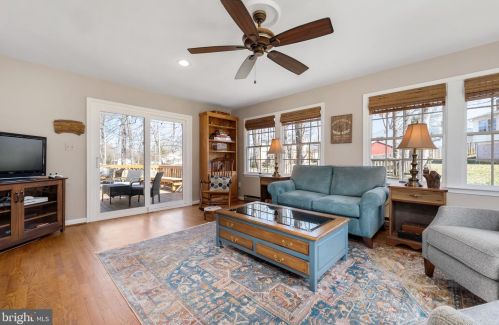 6705 Little Ann Ct, Springfield VA  22152-2629 exterior