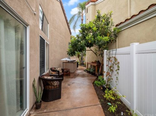 35 Del Perlatto, Irvine CA  92614-5359 exterior