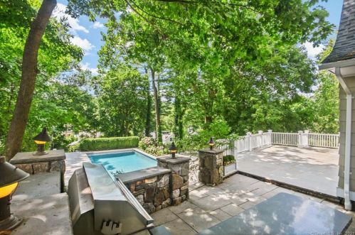 110 Patterson Ave, Greenwich CT  06830-4622 exterior