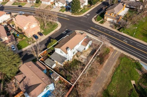 8982 Springhurst Dr, Elk Grove CA  95624-3220 exterior