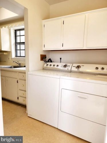 50 Valleybrook Dr, Lancaster PA  17601-4612 exterior