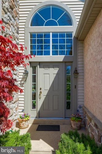 152 Greenview Dr, Lancaster, PA 17601-1008