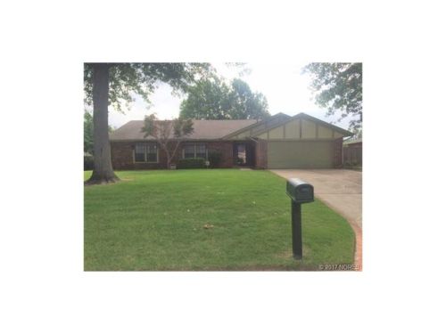 2706 Fort Davis Dr, Muskogee, OK 74403-1603