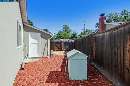 1307 Sunshine Dr, Concord CA  94520-4038 exterior