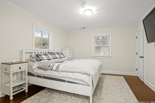 10 Harvann Rd, Norwalk CT  06850-1905 exterior