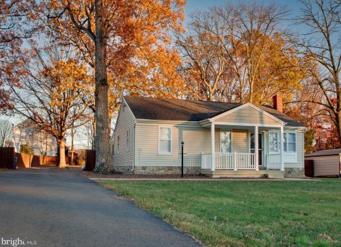 5605 Clifton Rd, Clifton, VA 20124-1037