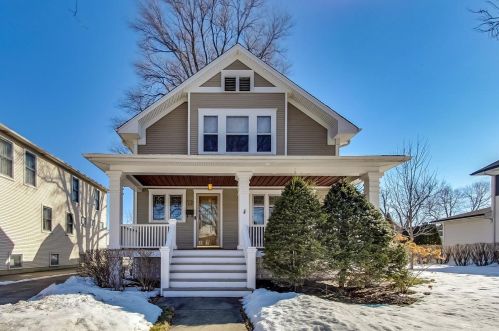 121 Arlington Ave, Elmhurst, IL 60126-3545