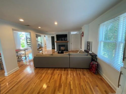 11 Channel Ave, Norwalk CT  06854-4814 exterior