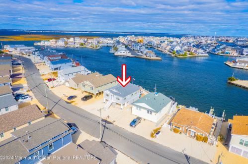 312 Bayview Dr, Lavallette, NJ 08735-1101