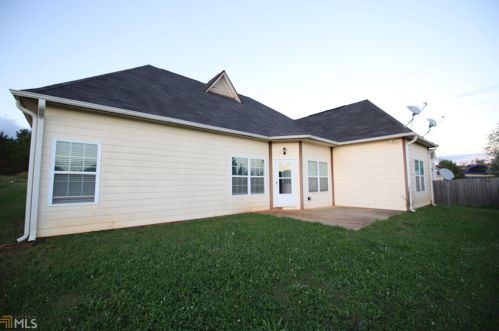 211 Pointe Dr, Lagrange, GA 30241-9427