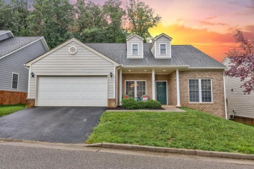 5513 Quail Ridge Cir, Roanoke, VA 24018-9200