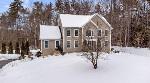 15 Arlington Dr, Dover, NH 03820-8310