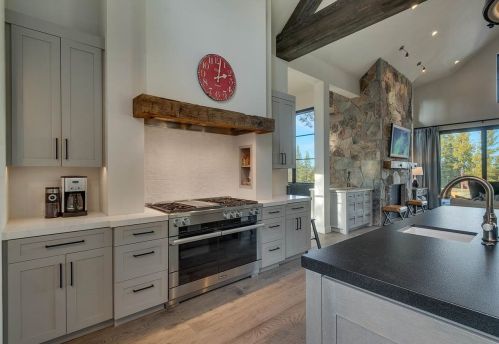 377 James Mciver, Truckee CA  96161-5176 exterior