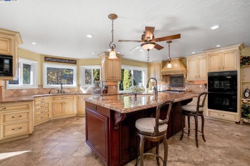 25199 Campus Dr, Hayward, CA 94542-1117