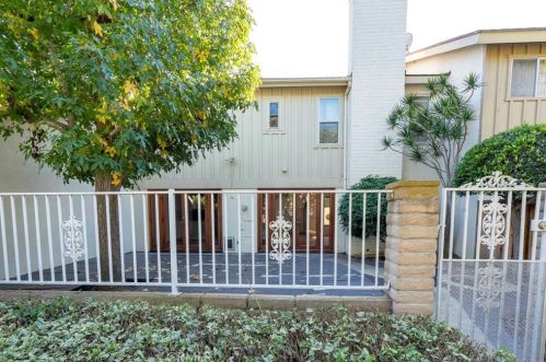 8 Spicewood Way, Irvine CA  92612-2721 exterior