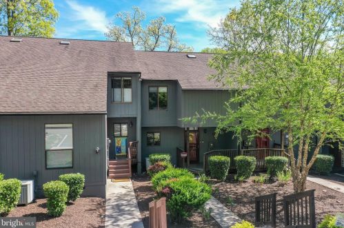 46 Fishhook Ln, Hedgesville, WV 25427-6575