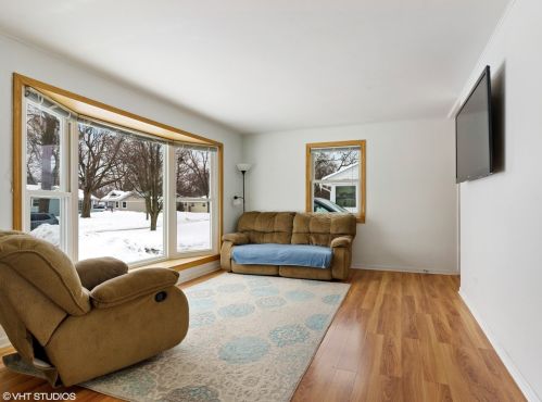 2311 Eastman St, Rolling Meadows, IL 60008-1616