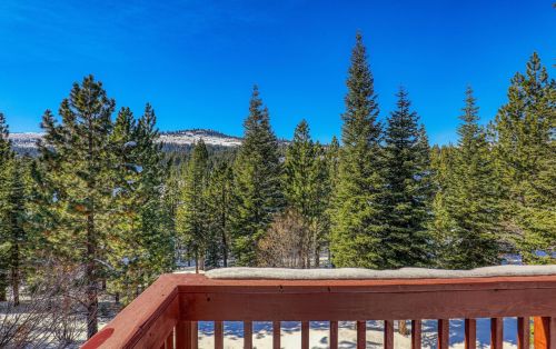 12275 Stockholm Way, Truckee CA  96161-6945 exterior