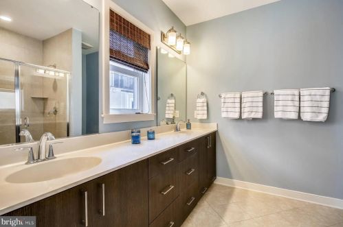 642 Ellsworth Dr, Silver Spring MD 20910-4301 exterior