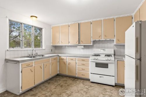 1230 7th St, Greeley, CO 80631-3210