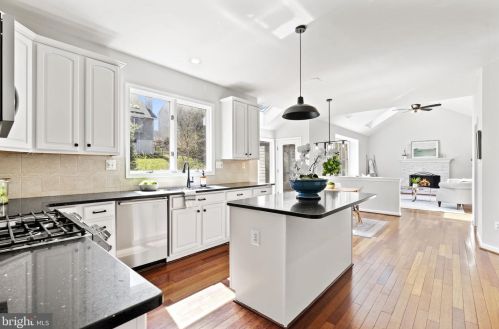 1507 Thurber St, Herndon, VA 20170-2567