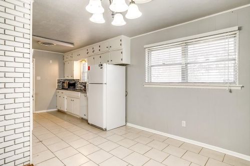 3700 Stadium Dr, Fort Worth TX  76109-3710 exterior