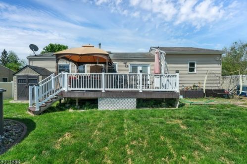 20 Lawrence Dr, Hackettstown NJ  07840-2510 exterior