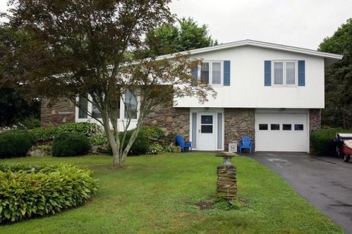169 Fayal Ln, Middletown, RI 02842-5345