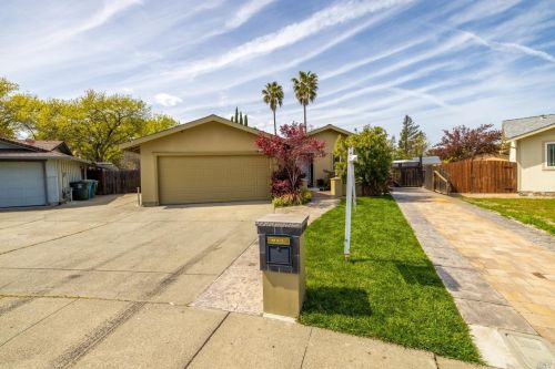 130 Troy Ct, Vacaville, CA 95687-5739